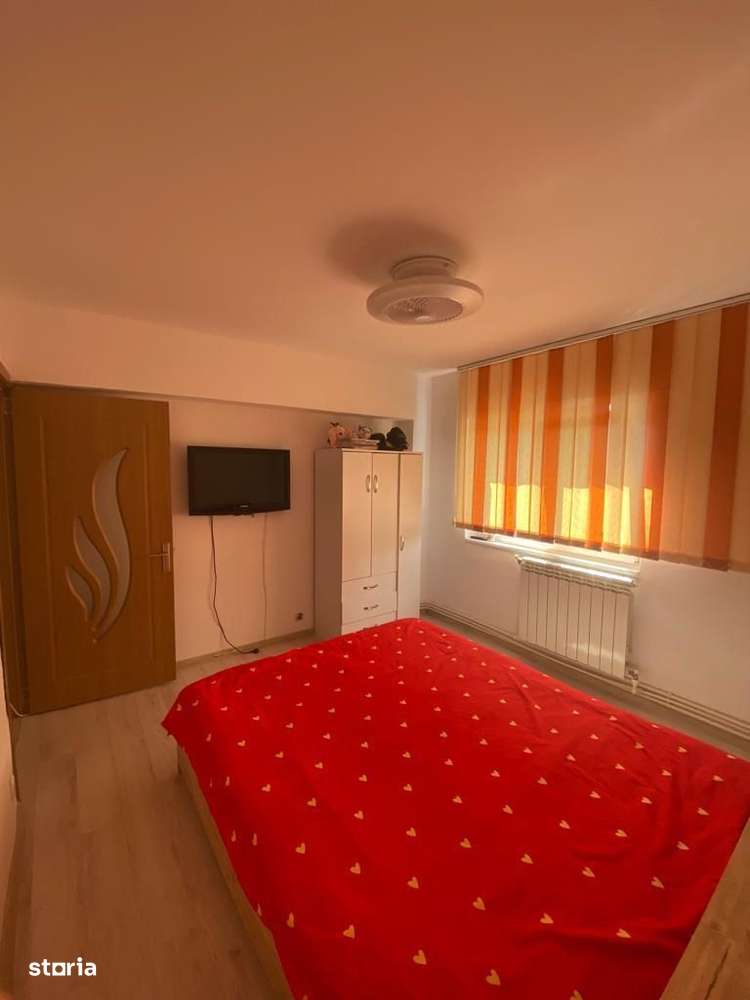 Doua camere decomandate, etajul 2-4