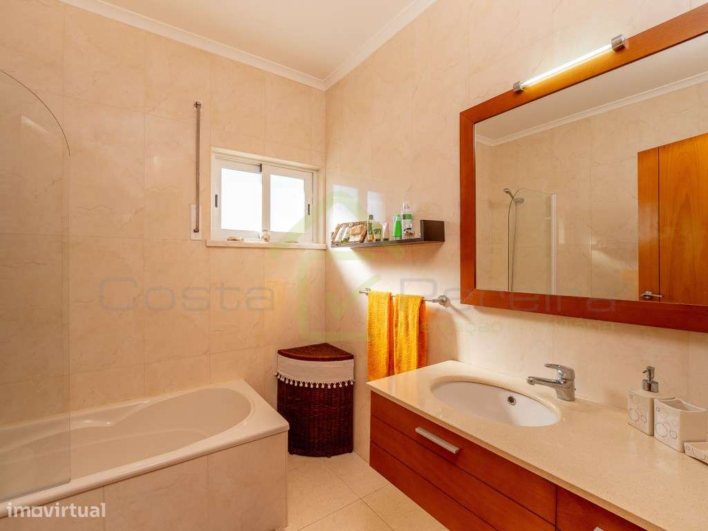 Apartamento T2 no Centro com boas áreas e excelente localização-29