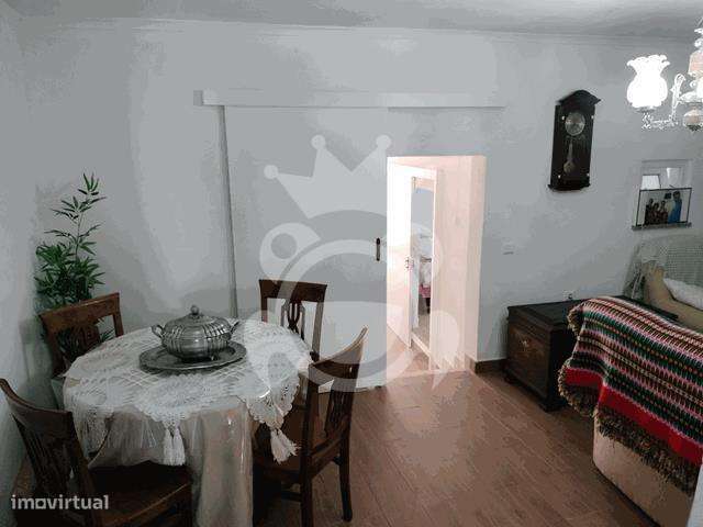 Moradia renovada com grande quintal - Perolivas-6