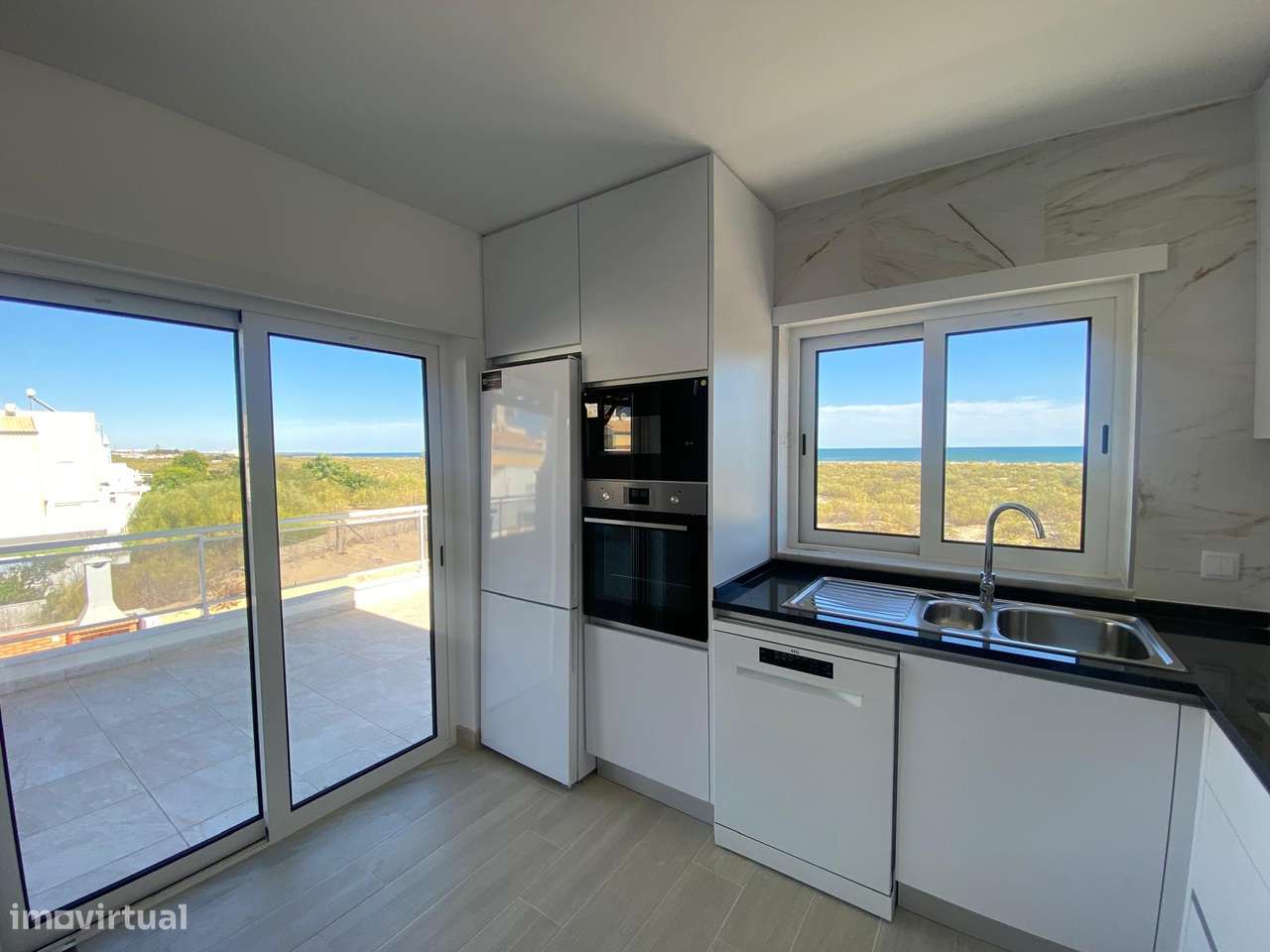 Condomínio Pés na Água T0 e T1 Duplex, na Praia da Lota, Algarve-29
