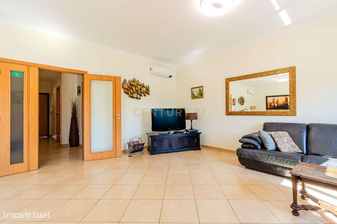 Arrendamento: Moradia T3 com garagem e piscina na Quinta da Balaia - Grande imagem: 5/48