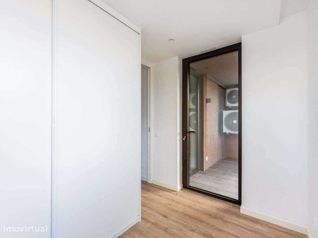 Apartamento T1 convertido em T2, inserido condomínio fechado - Empr...-20