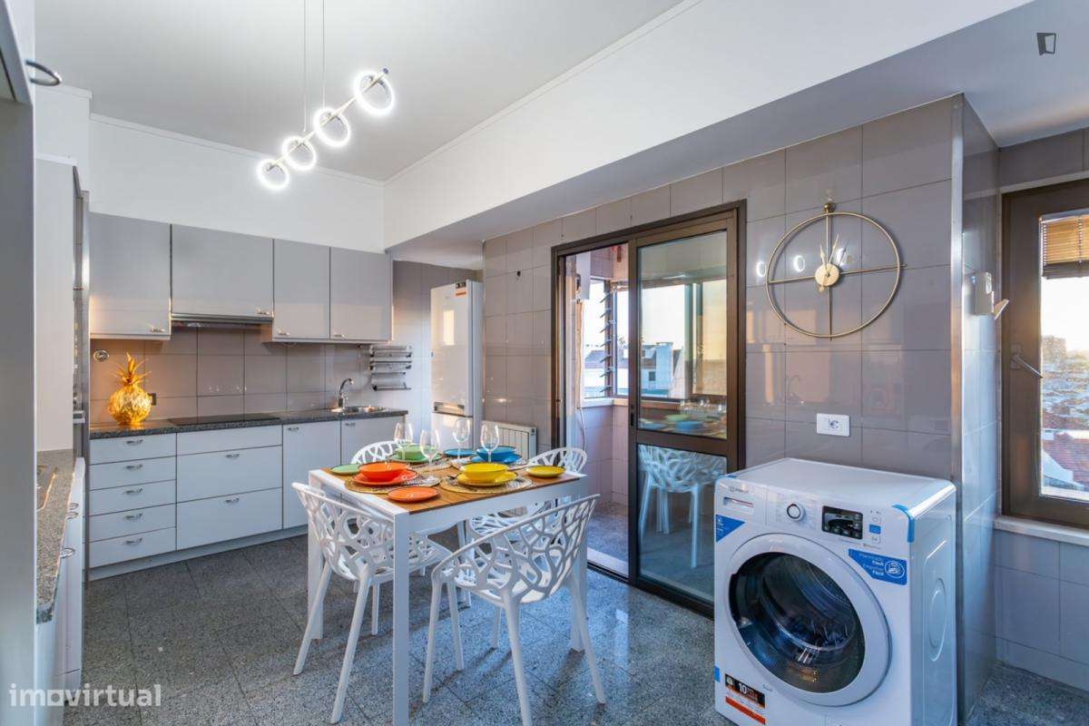 Quarto - localizado em Roma-Areeiro Lisbon - Grande imagem: 2/10