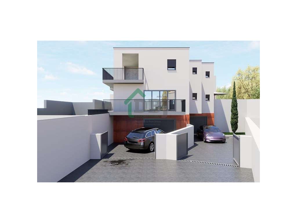 Moradias Bifamiliar com Piscina!-9