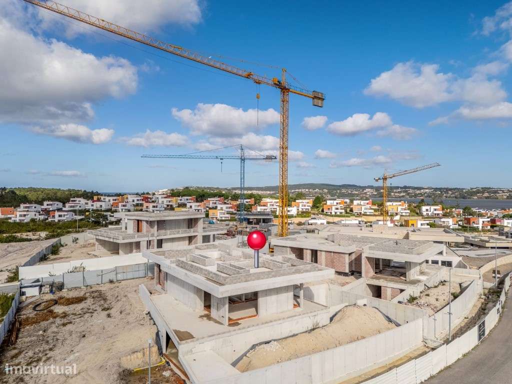 Lote com moradia iniciada junto aos campos de golfe e às praias-18