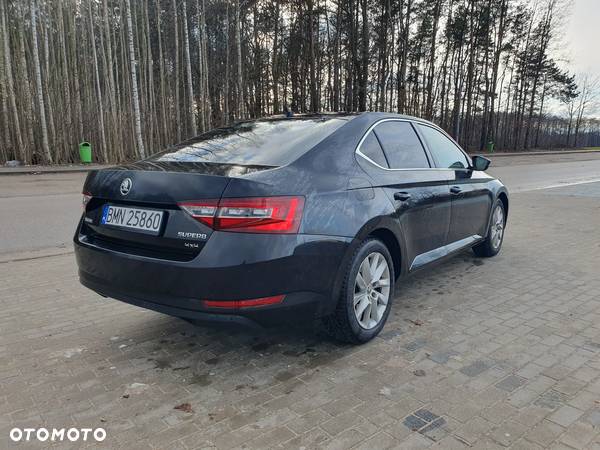 Skoda Superb 2.0 TDI 4x4 Style DSG - 4