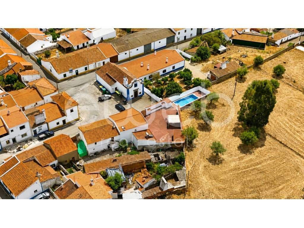 Moradia T4 de Arquitetura Alentejana com Piscina, Motrinos, Regueng...-8