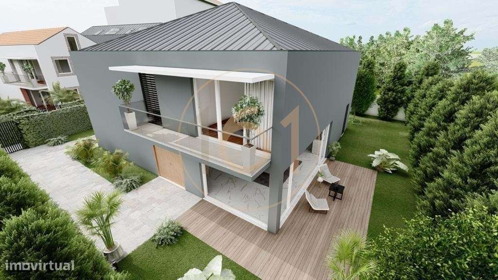 Excelente moradia T3 de 4 frentes em zona nobre de Leça da Palmeira-45