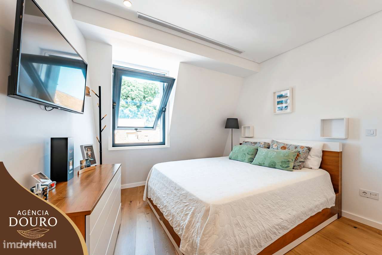 Apartamento T3 com varanda e terraço em Valbom, Porto-12