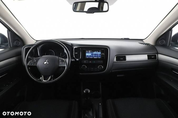 Mitsubishi Outlander 2.0 2WD SUV-Star - 14