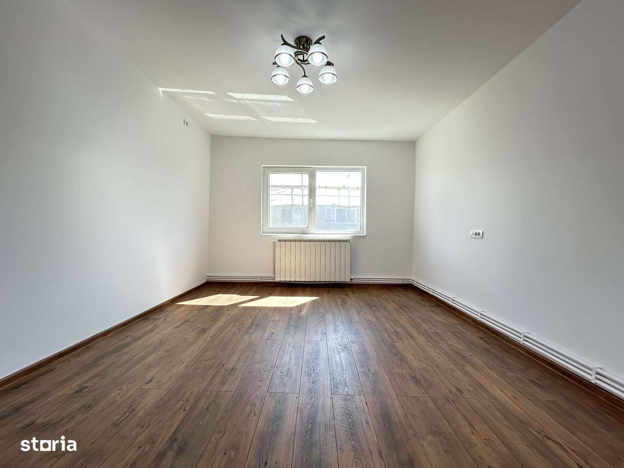 Apartament 3 camere amenajat modern centrala termica Galeriile Soveja - Imagine principală: 3/11