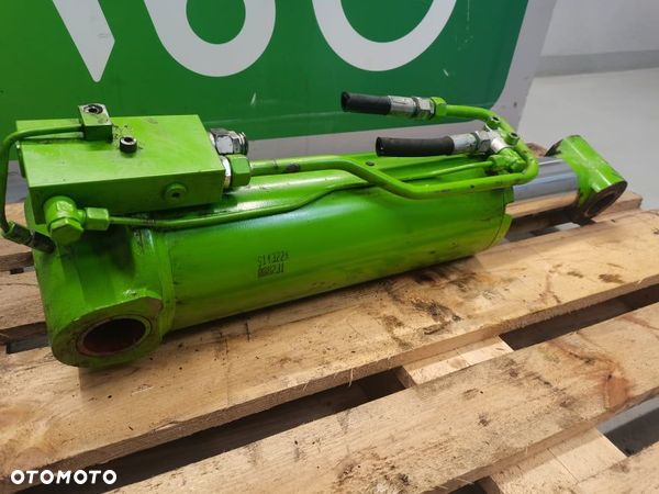 Merlo .... TF {Cylinder hydrauliczny poziomowania łyżki} - 1