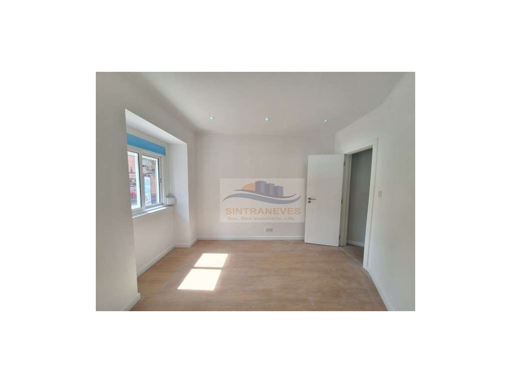 Apto T2, Totalmente Remodelado Com Logradouro partilhado. Seja vizi... - Grande imagem: 3/17