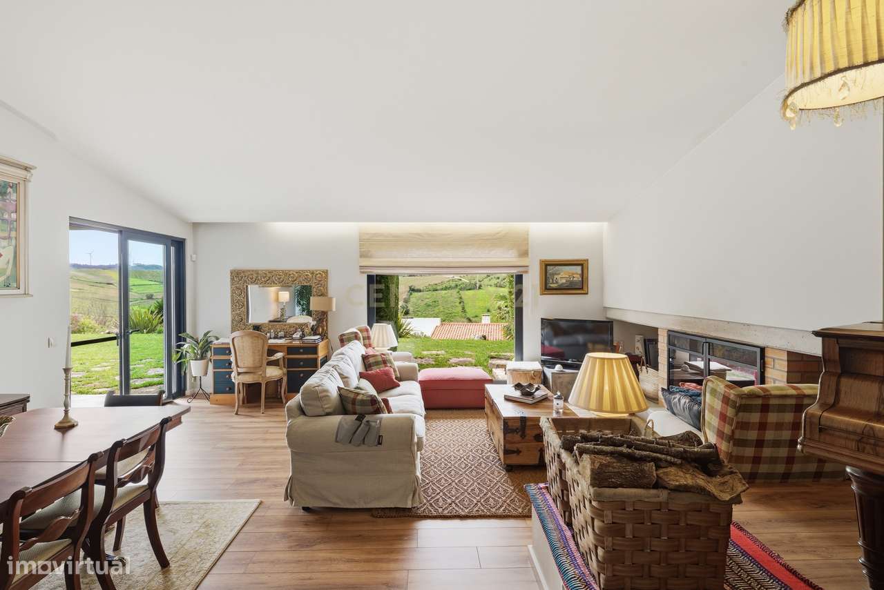 Quintinha T4 com edificação contemporânea no coração do Oeste, com ter-2