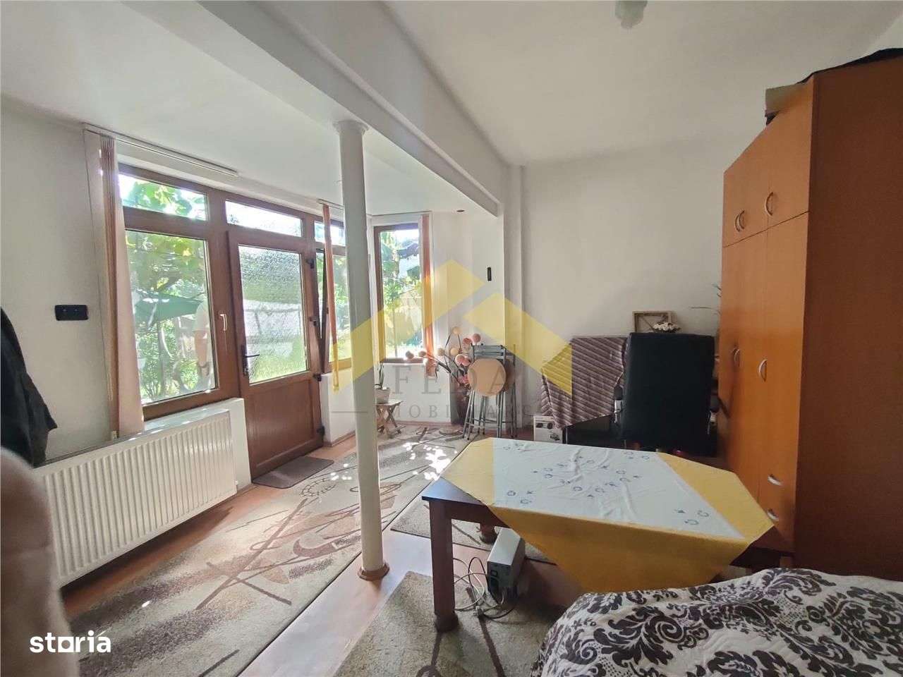 Casa de vanzare in zona Parneava-2