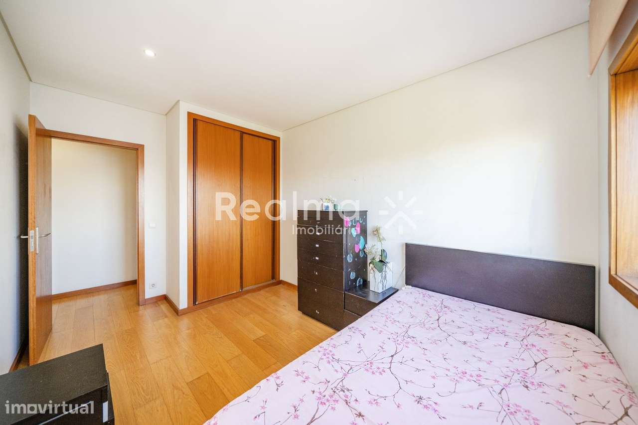 Apartamento T5 em S.Victor-48