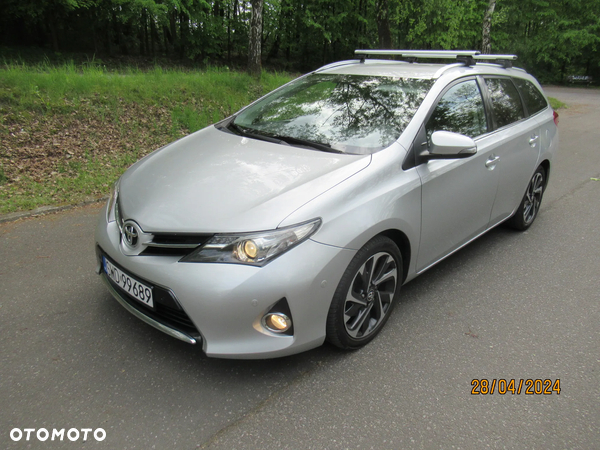 Toyota Auris 2.0 D-4D Touring Sports Life Plus - 1