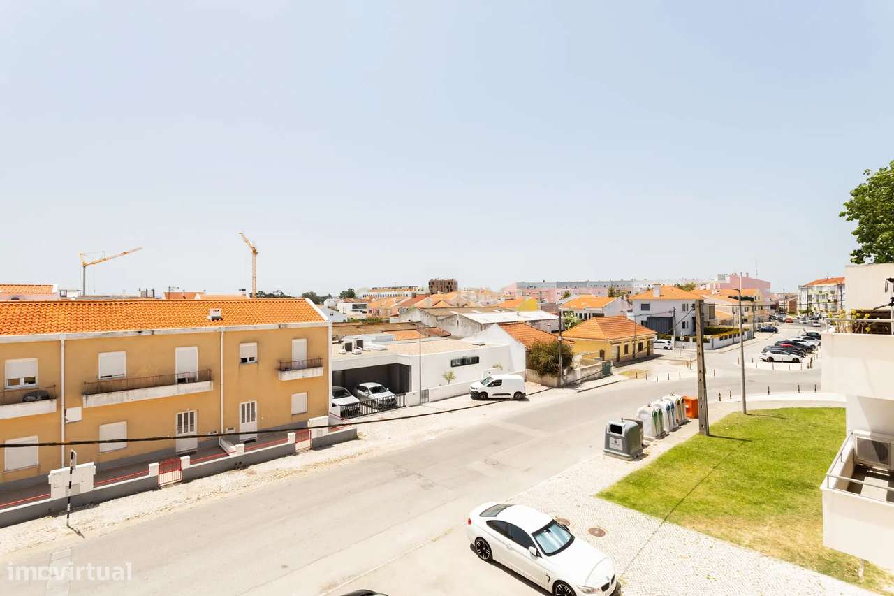 Apartamento T3 com Varanda em Barreiro - Oportunidade Única-15