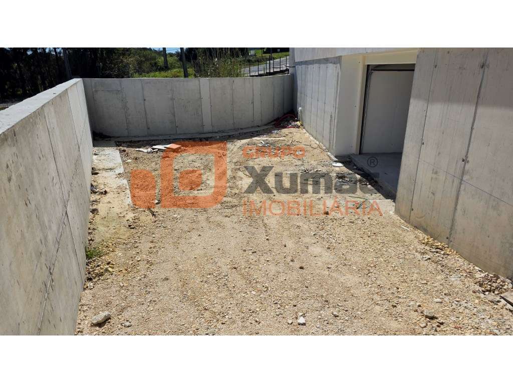 Moradia T4 Contemporânea c/ Piscina-34