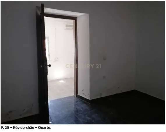 Moradia T3 de Rês-Chão e 1º Andar para remodelação, Mourão.-7