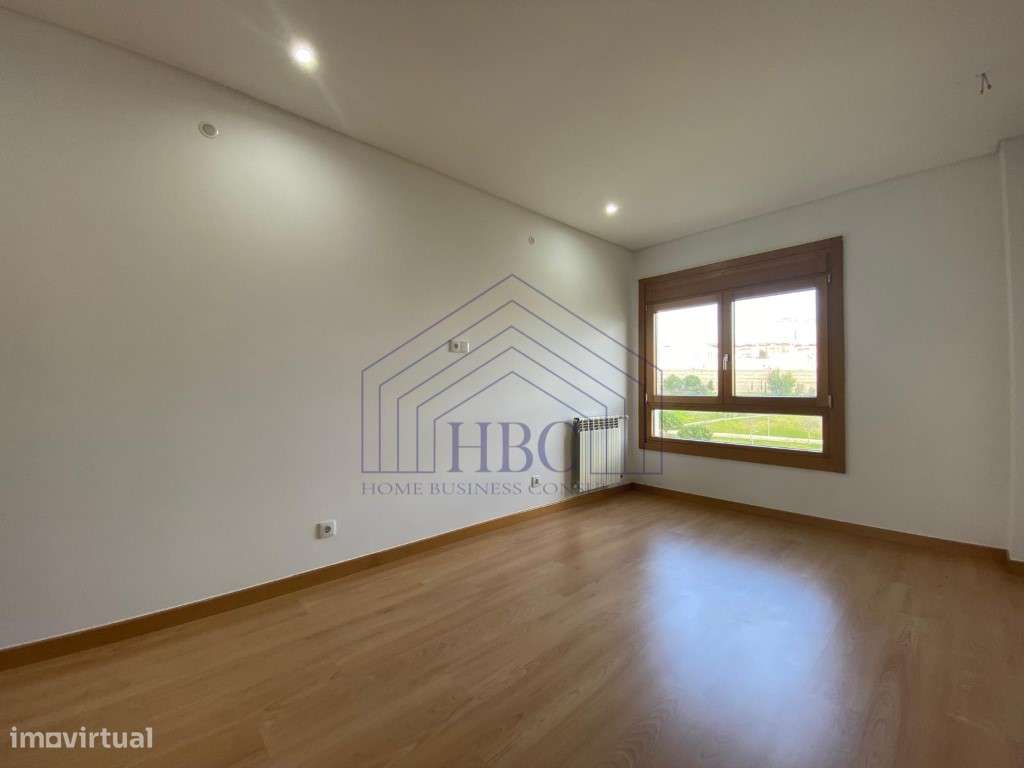 Apartamento T3 nas Colinas do Cruzeiro | 4 Parqueamentos + Arrecadação-16