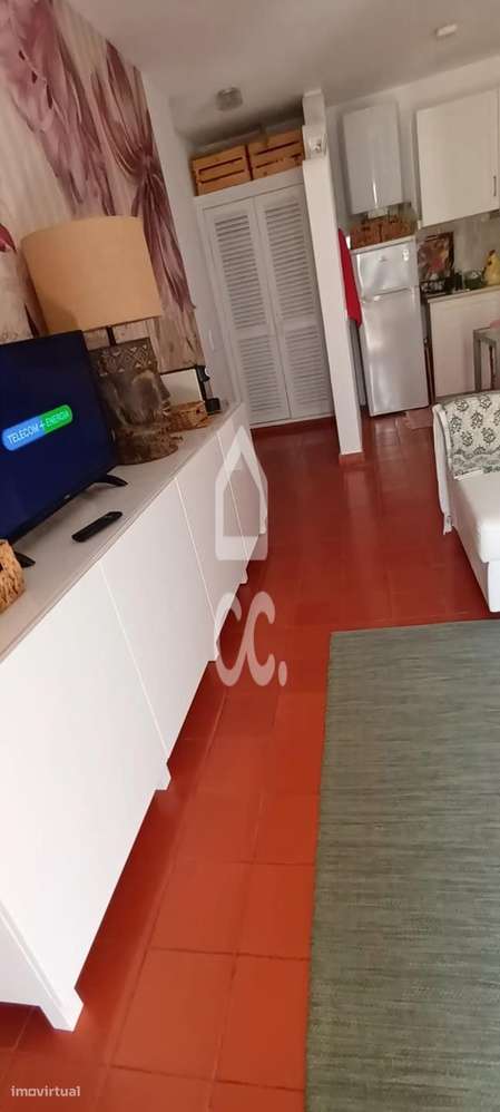Apartamento TO convertido a T1 em condomínio fechado com 3 piscinas, c-20