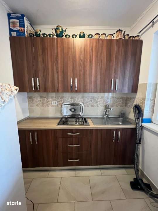 Casa, de vanzare, cu 4 dormitoare + garsoniera, 266 mp utili, zona L B - Imagine principală: 5/17