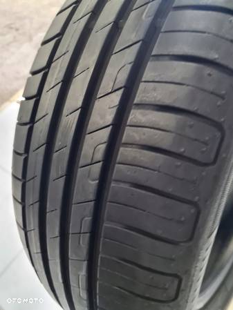 Goodyear EfficientGrip Performance 215/55R17 94 W - 3