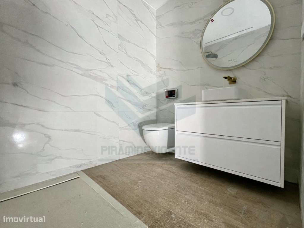 Moradia Totalmente Remodelada, Terraço, Garagem, Lavandaria-15