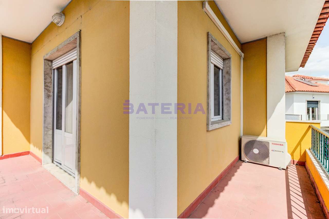 Moradia Independente T5 em Linda-a-Velha-29