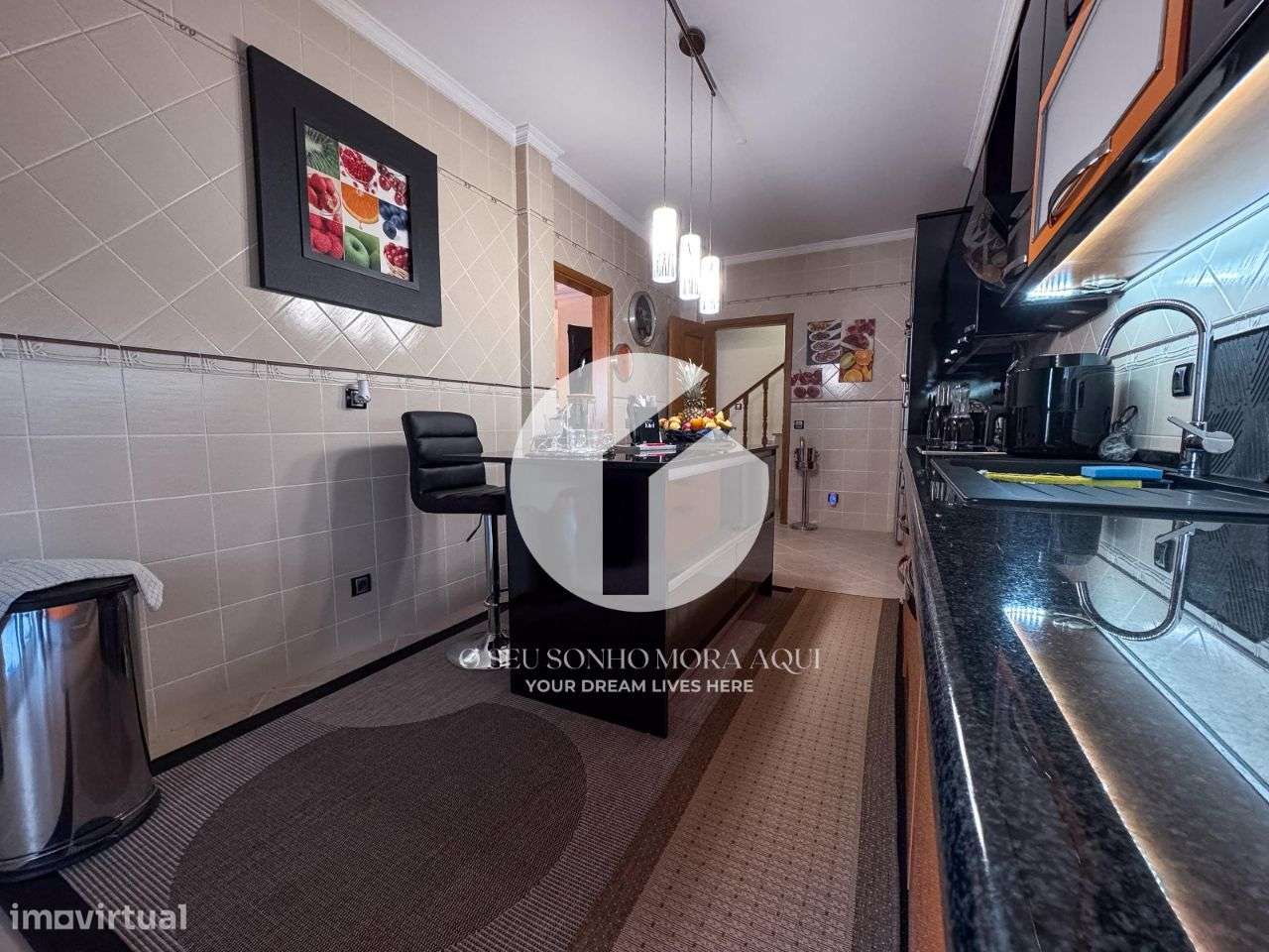 Moradia T4 de luxo mobiliada à venda em Olhão-9