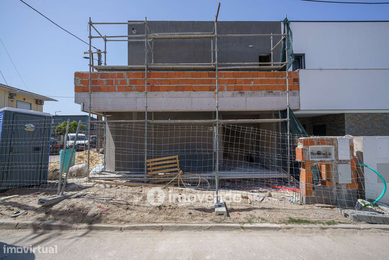 Moradia geminada T3+1 em fase de construção, em Pinhal de Frades-31
