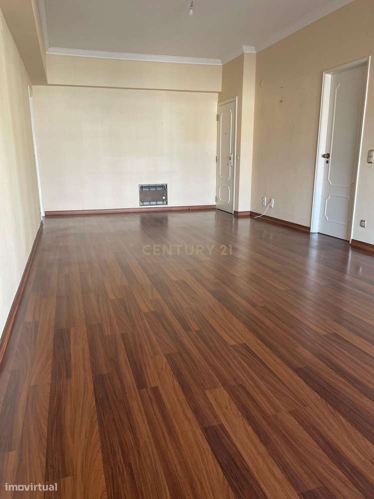 T3 Almada centro com Vista para o Rio - Grande imagem: 2/47