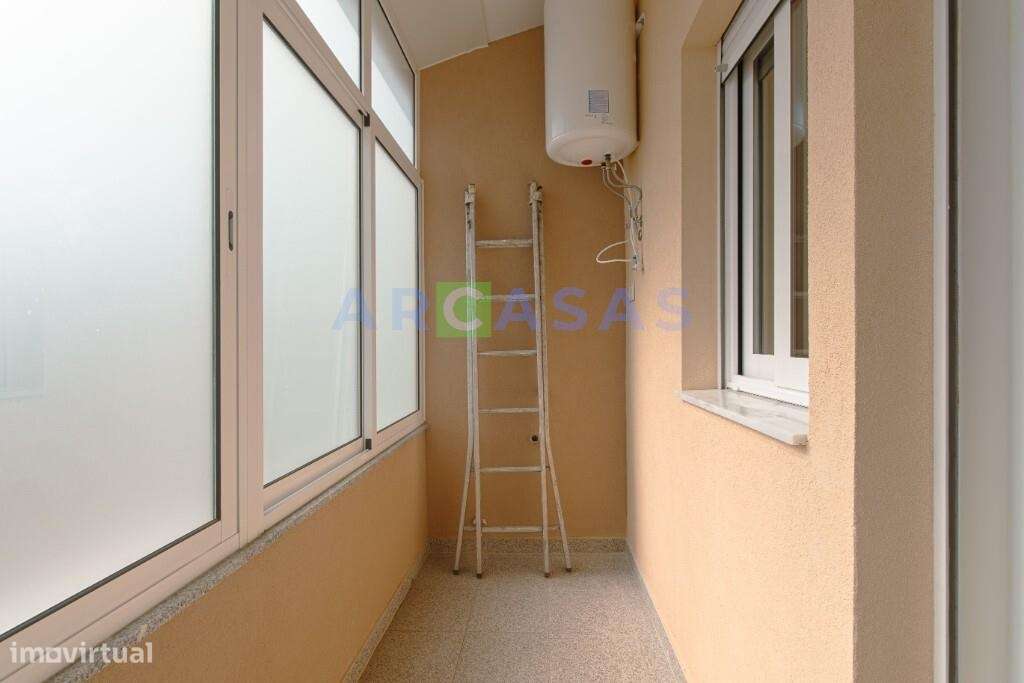 Apartamento T3 com garagem e varandas em Águas Santas, Maia-9