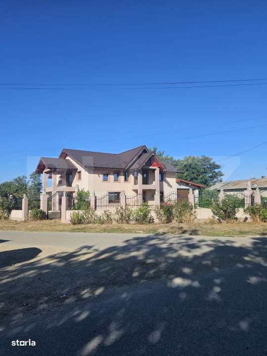 Casa la rosu, de vanzare, 250 mp, zona Slobozia Moara - Imagine principală: 2/19