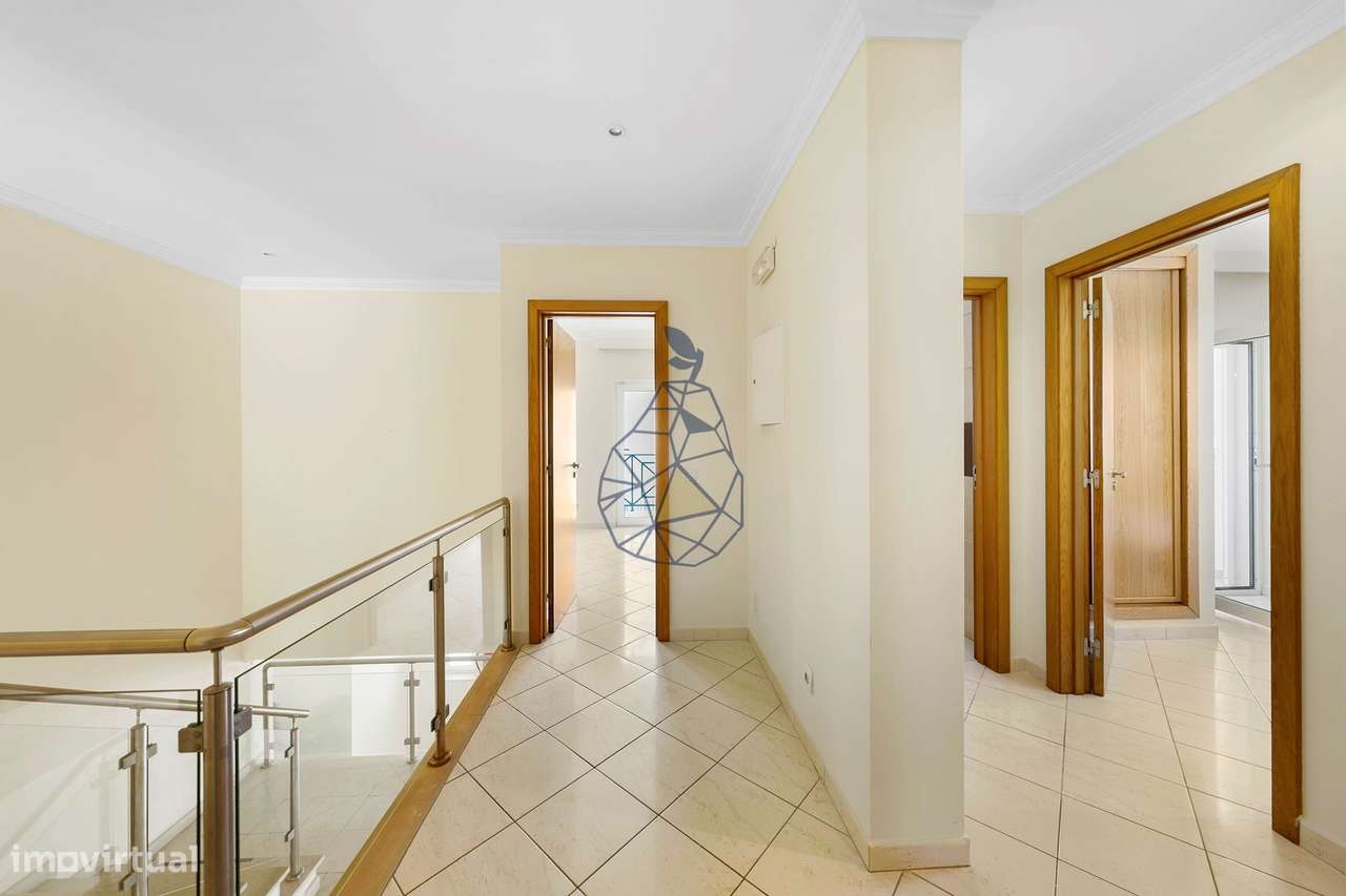Moradia T5 com Piscina Privada, Jardim e 5 Suites em Montechoro, Albuf-30