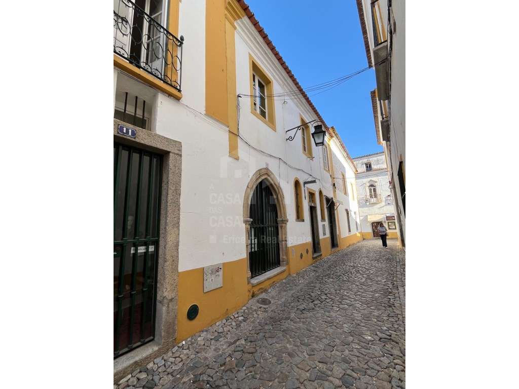 Vende Moradia T6 em Évora - A Casa das Casas - Grande imagem: 1/36