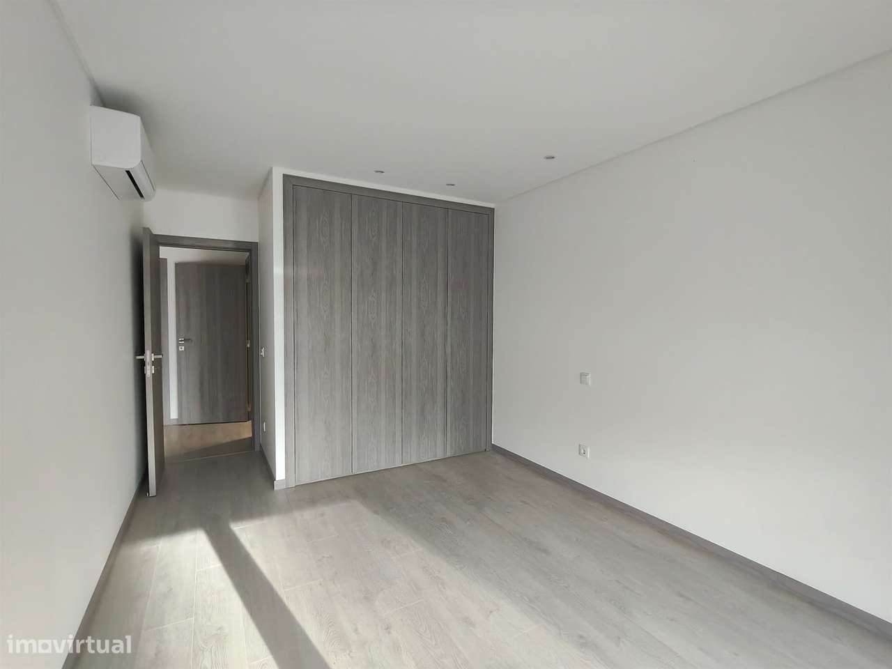 Moradia T3 / Nova / Terreno / Churrasqueira / Ar condicionado / Santa-11