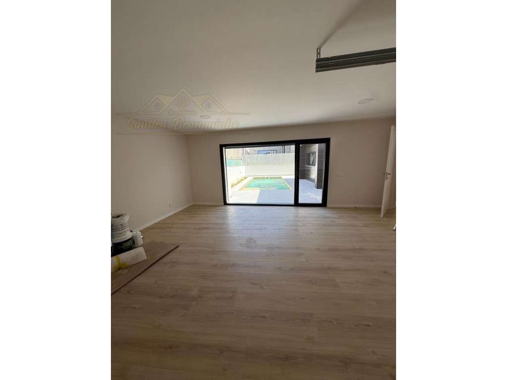 Moradia T5 (NOVA) com Piscina-53