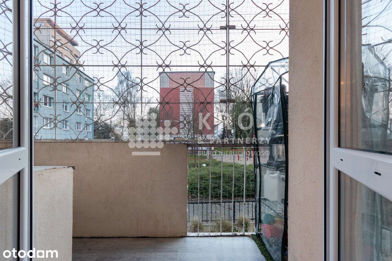 2 pokojowe mieszkanie do wejścia z balkonem na Komuny Paryskiej!-5