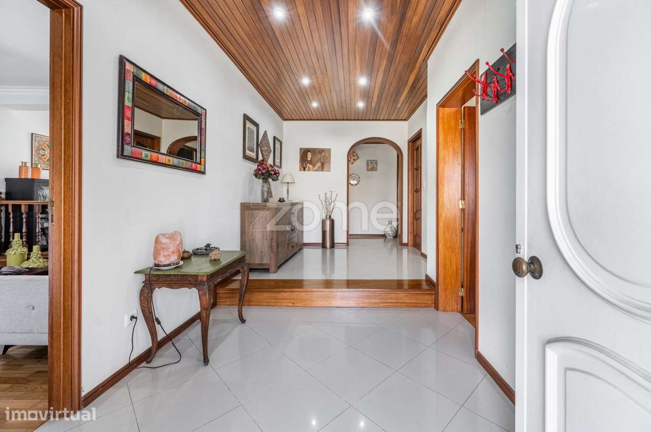 Moradia V4 em Lamaçães: Conforto, Sossego e Centralidade - Grande imagem: 4/44