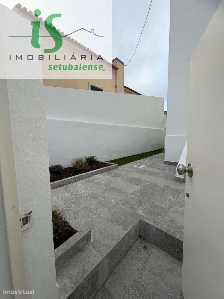 MORADIA PARA VENDA NO BAIRRO DA CONCEIÇÃO EM SETÚBAL-45