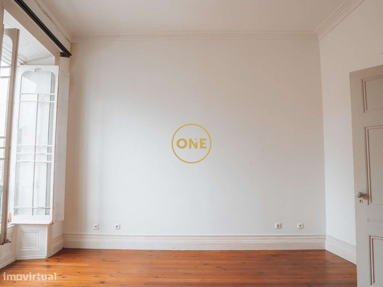 PRÉDIO NO CENTRO DA CIDADE PONTA DELGADA - Grande imagem: 3/10