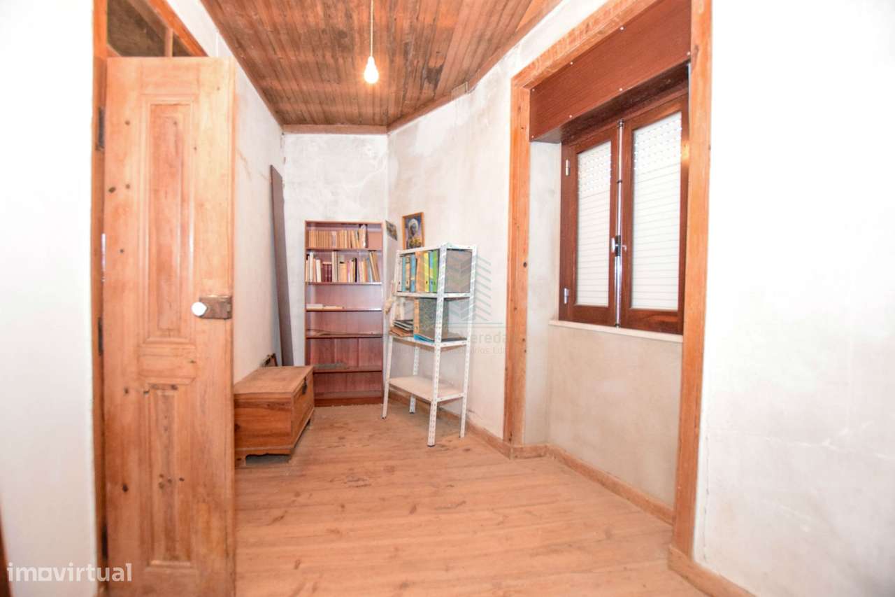 Moradia T7 com Garagem e Armazém - Alcorochel - Torres Novas-13