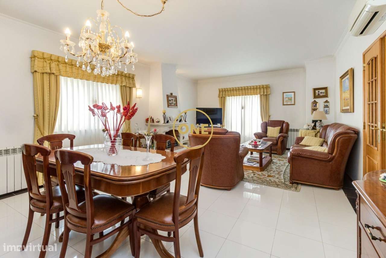 Moradia T4 com Jardim e Garagem na Ramada, Odivelas-33