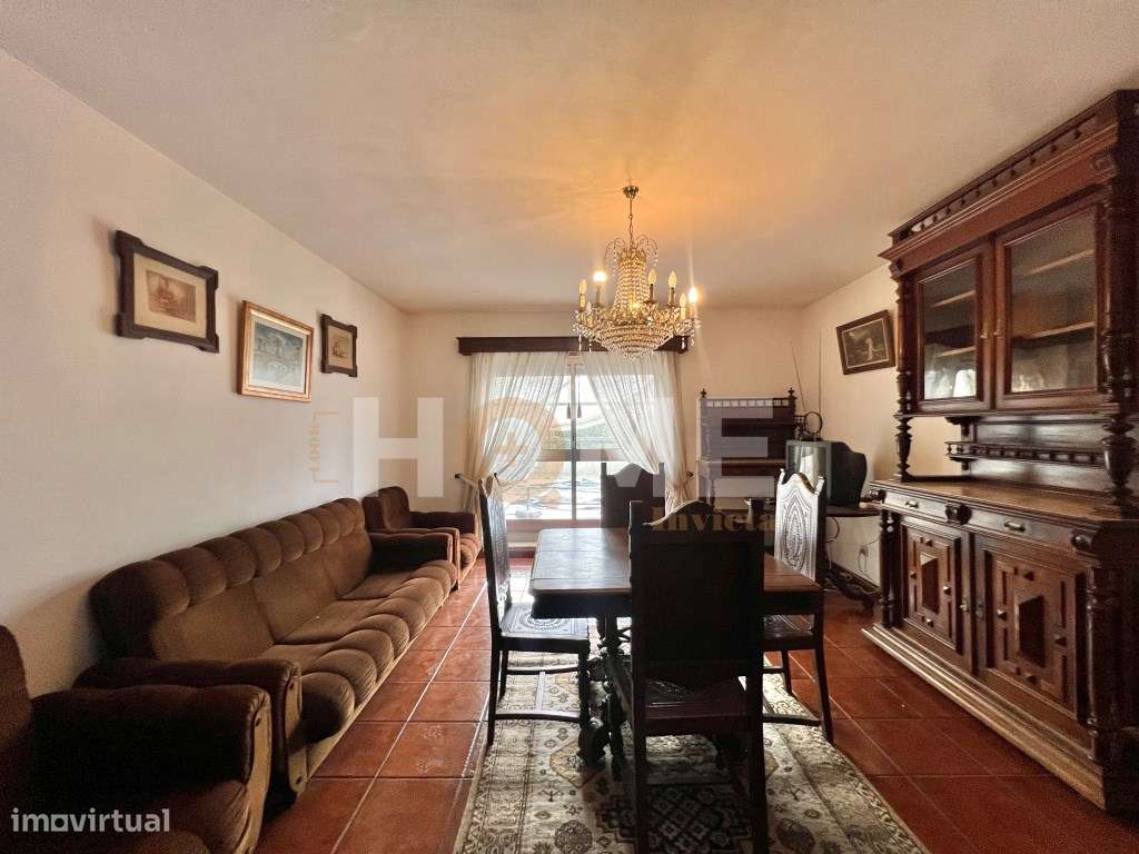 T3 com terraço, lugar de garagem e arrumos, junto à Escola Nicolau ... - Grande imagem: 5/46