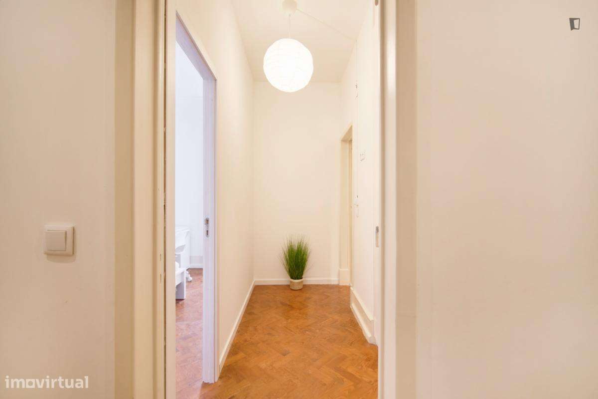 Quarto - localizado em Marquês de Pombal Lisbon - Grande imagem: 5/6