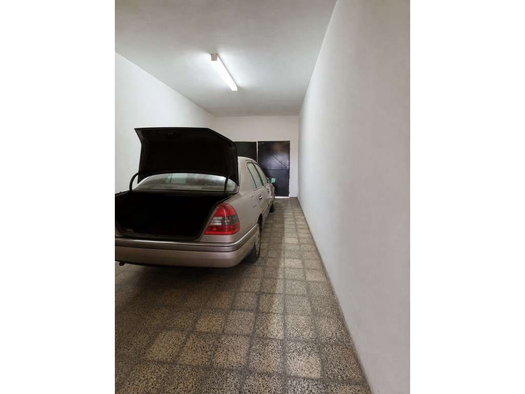 Moradia com 232 m², terreno de 630 m², piso inferior ao nível do ja...-25