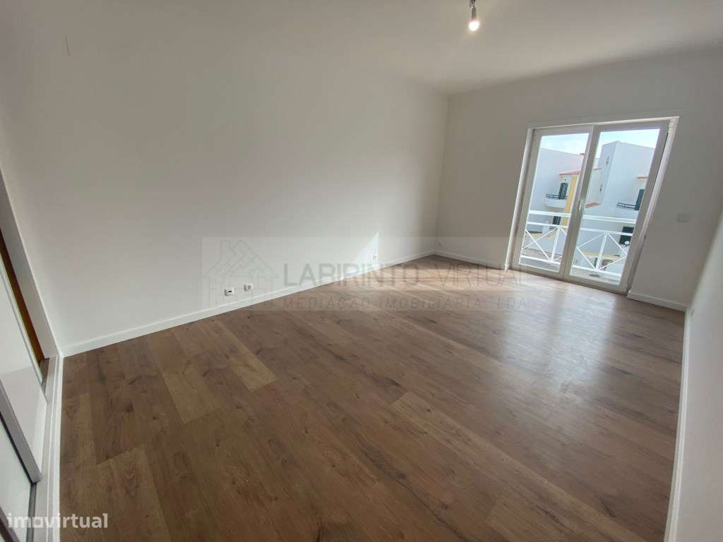 Vende-se excelente Moradia V3+1 na Ericeira, com vista mar.-18