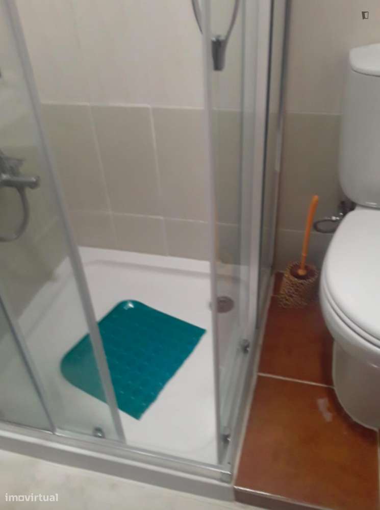 Quarto - localizado em Alto de São João Coimbra - Grande imagem: 5/10